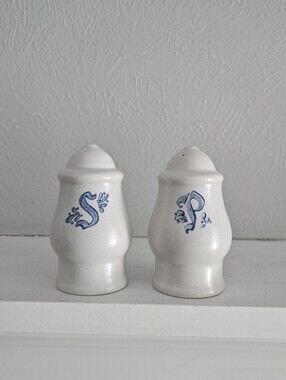 Vintage Pfaltzgraff Yorktowne Pattern Stoneware Salt And Pepper Shakers Set